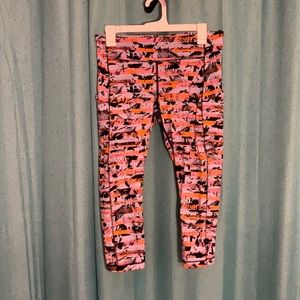 Lulu Lemon Crop Leggings With Side Pockets and Back Zipper Pocket size 10